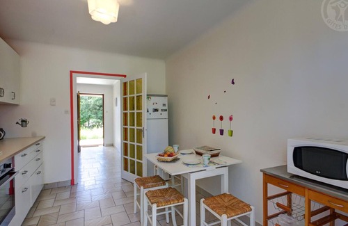 Nervieux Cabaña | Casa rural luminosa con gran jardín y tenis privado
