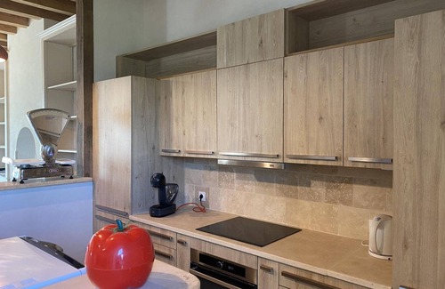 Meillard Cabaña | Casa rural luminosa con piscina compartida y jardín privado