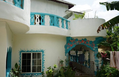 Fairy Hill Casa | Bright Country Apartment at Robin Hood guesthouse