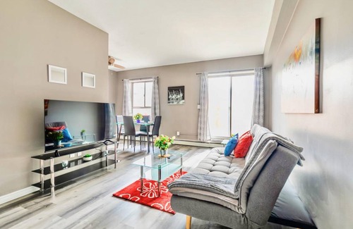 Rosedale Apartamento | Bright & Cozy 1 King BR Apt with Netflix - in PRIME Location!