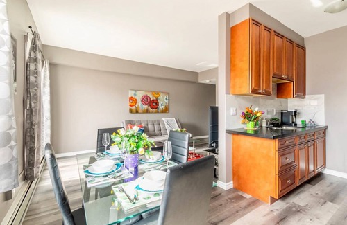 Rosedale Apartamento | Bright & Cozy 1 King BR Apt with Netflix - in PRIME Location!
