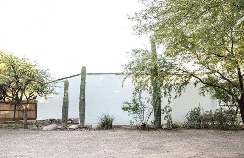 Barrio Historico Apartamento | ✺ Bright & Cozy 1BR Located Steps from Downtown ✺
