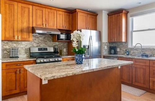 Outer Mission Casa | Bright, Cozy 3B2B Home @ a Convenient SF Location
