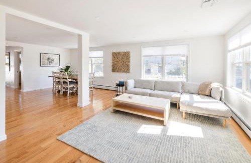 Scarborough Casa | Bright & Cozy 3BR Home by Pine Point Beach