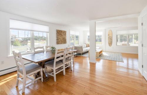 Scarborough Casa | Bright & Cozy 3BR Home by Pine Point Beach