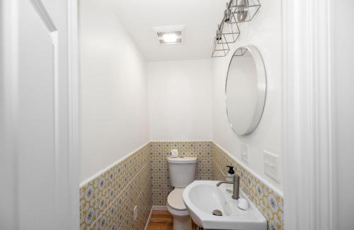 Scarborough Casa | Bright & Cozy 3BR Home by Pine Point Beach