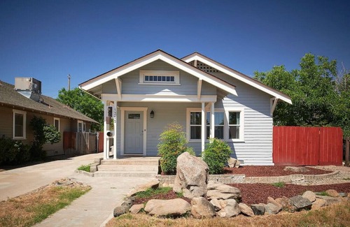 Tower District Casa | Bright & Cozy Best Tower District Location