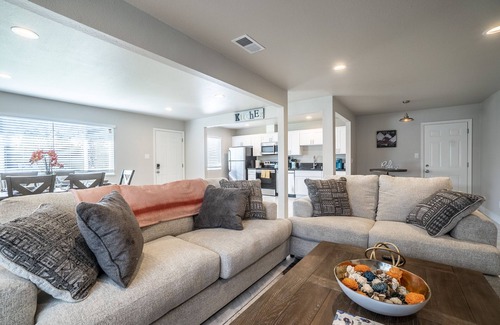 Carmichael Casa | BRIGHT & COZY FULLY REMODELED HOME