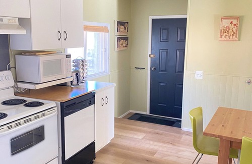 East Kootenay Casa | Acogedora cabaña Sinclair brillante en el hermoso Windermere Bc