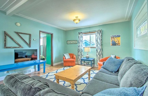 Crosby Casa | Bright Crosby Home - Walk to Main St and Beach!