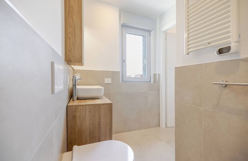 Trezzano sul Naviglio Condominio | Bright double room with private bathroom 20 min. from Milan (Room no. 1)