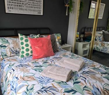 Leith Casa | Bright Double Room in Leith - Near Tram & Shore