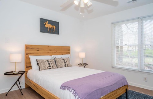 Durham Apartamento | Viagem Durham Bright 1BR with Parking