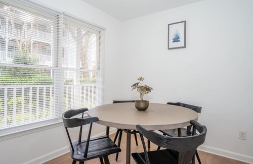 Durham Apartamento | Viagem Durham Bright 1BR with Parking