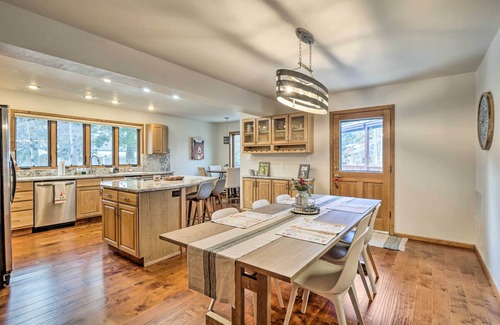 Eagle-Vail Casa | Bright Eagle-Vail Escape w/ Deck + Mtn Views!