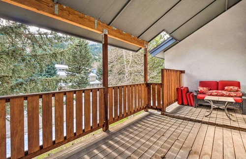 Eagle-Vail Casa | Bright Eagle-Vail Escape with Deck and Mtn Views!