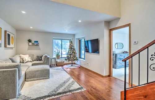 Eagle-Vail Casa | Bright Eagle-Vail Escape with Deck and Mtn Views!