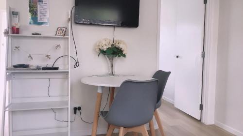 Mount Eden Apartamento | Bright Eden Park two bed townhouse private parking