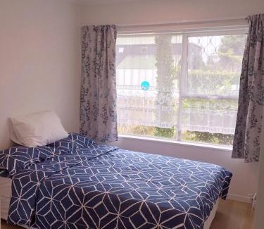 Mount Eden Apartamento | Bright Eden Park two bed townhouse private parking