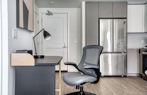Emeryville Apartamento | Bright Emeryville 1BR w/ Pool, Gym & W/D, walk to Safeway, by Blueground