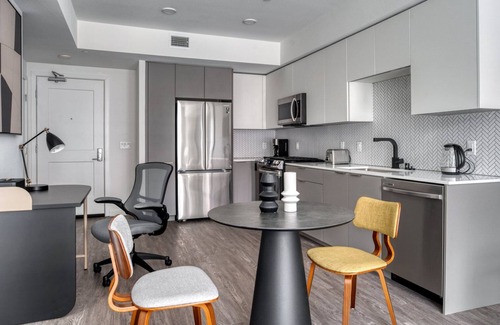 Emeryville Apartamento | Bright Emeryville 1BR w/ Pool, Gym & W/D, walk to Safeway, by Blueground