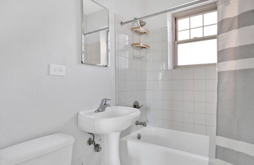 Evanston Apartamento | Bright Evanston 2BR, 1 mile from Northwestern campus, by Blueground