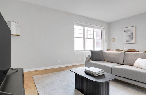 Evanston Apartamento | Bright Evanston 2BR, 1 mile from Northwestern campus, by Blueground