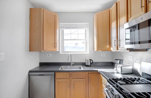 Evanston Apartamento | Bright Evanston 2BR, 1 mile from Northwestern campus, by Blueground