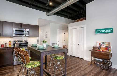 Detroit Apartamento | Impresionante enorme Vintage 4 BDRM / 2BATH Loft minutos del centro!
