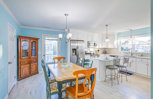 Holden Beach Casa | Bright Family Escape W/ Outdoor Shower, Free WiFi & Large Deck - Walk to Beach