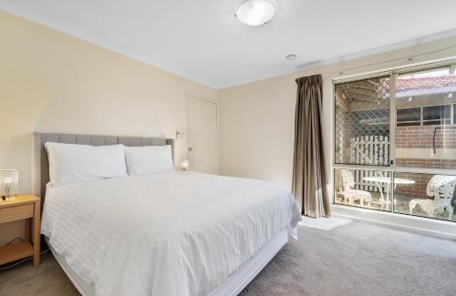 Churchlands Casa | Bright Family Stay with Outdoor Space