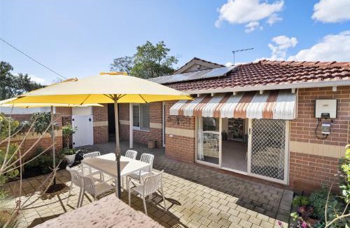 Churchlands Casa | Bright Family Stay with Outdoor Space