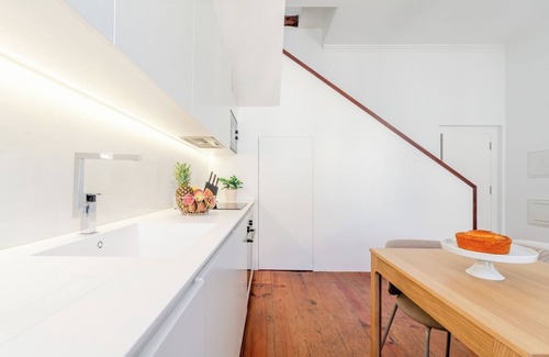 Foz do Douro Apartamento | HostWise - Bright Flat in Historic Foz House