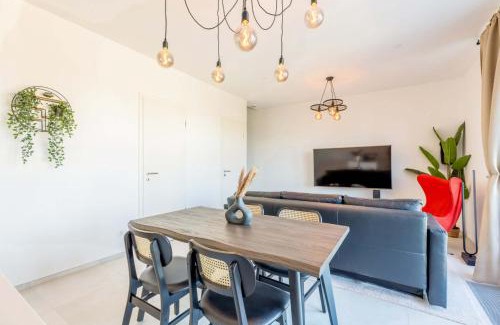 Sanem Apartamento | Bright Flat with Balcony & Comfort