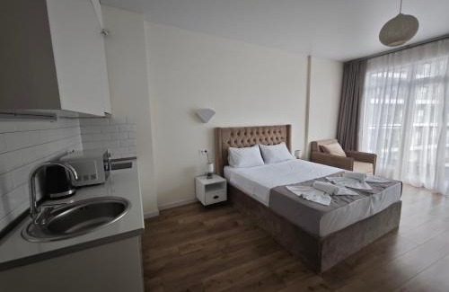 Imereti Apartamento | Bright Flat with Courtyard Pool
