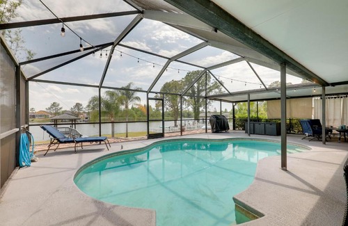 Lakeview Village Casa | Bright Getaway with Ski Lake, 11 Miles to Dtwn Tampa