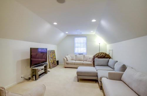 Captain's Cove Casa | Bright Greenbackville Vacation Home with Game Room
