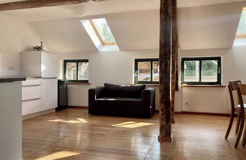 Muritz Casa | Bright guest apartment in the center of the village with a huge garden not far from the Havel spring