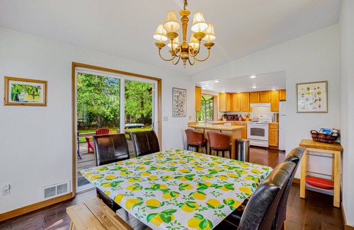 Clinton Casa | Bright home near Deer Lake with Puget Sound view, huge backyard & deck
