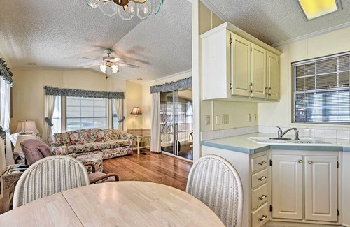 Braden River Casa | Bright Home: Pool Access & Screened-In Porch!