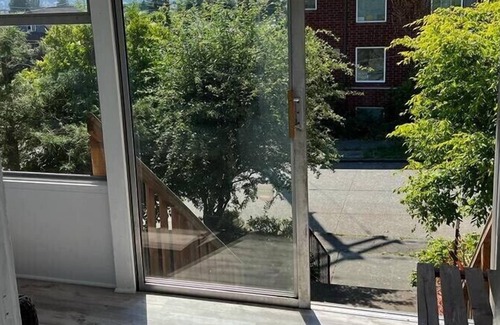 Phinney Ridge Casa | Bright house in the heart of Ballard, Seattle (Pet friendly)