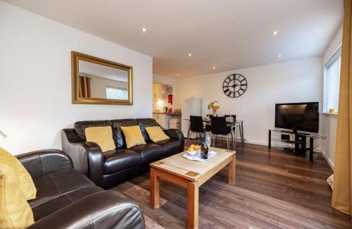 Inverurie Apartamento | Bright House with Garden & Patio in Market Town