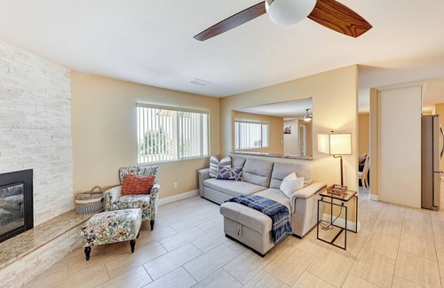 Lakeland Village Casa | Bright Lake Elsinore House w/ Mountain & Lake View