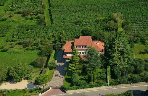 Colà Di Lazise Apartamento | Bright lake view apartment near Lake Garda amusement parks
