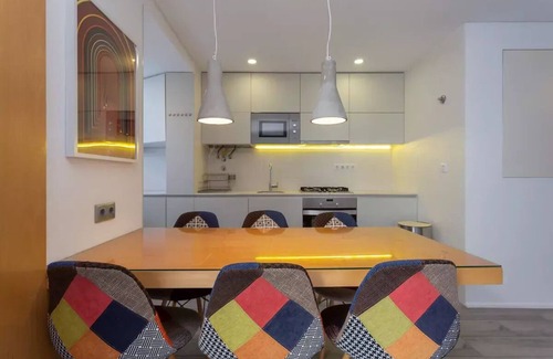 Falca Apartamento | Bright Lisbon T2 with 35 m2 Terrace, 2bed and 2bath and fast internet!