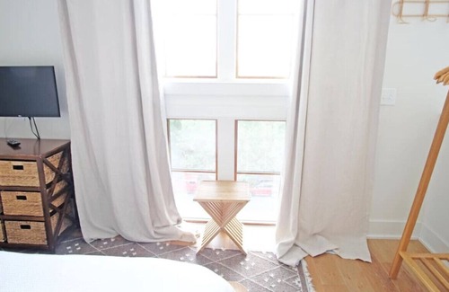 Yamacraw Village Apartamento | Bright Loft With a Patio in Downtown Savannah