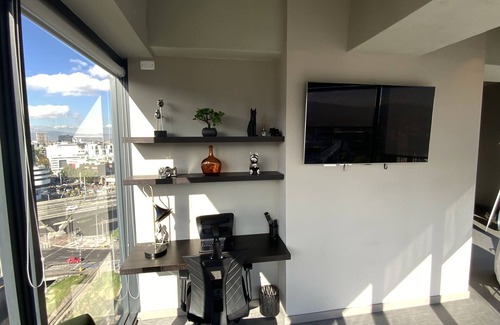 Calle 100 Condominio | Bright luxurious flat with stunning view workspace