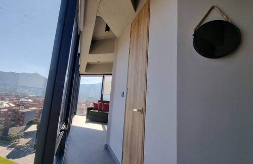 Calle 100 Condominio | Bright luxurious flat with stunning view workspace