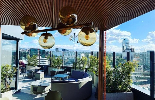 Calle 100 Condominio | Bright luxurious flat with stunning view workspace