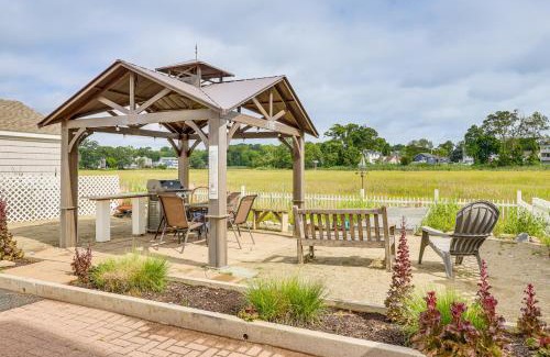 Milford Casa | Bright Milford Beach House with Outdoor Shower
